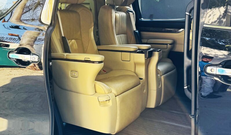 Toyota Vellfire VIP Executive Lounge full