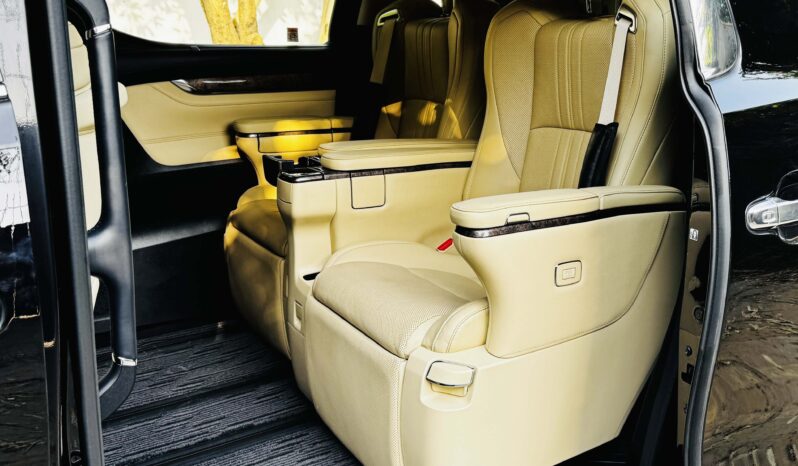 Toyota Vellfire VIP Executive Lounge full