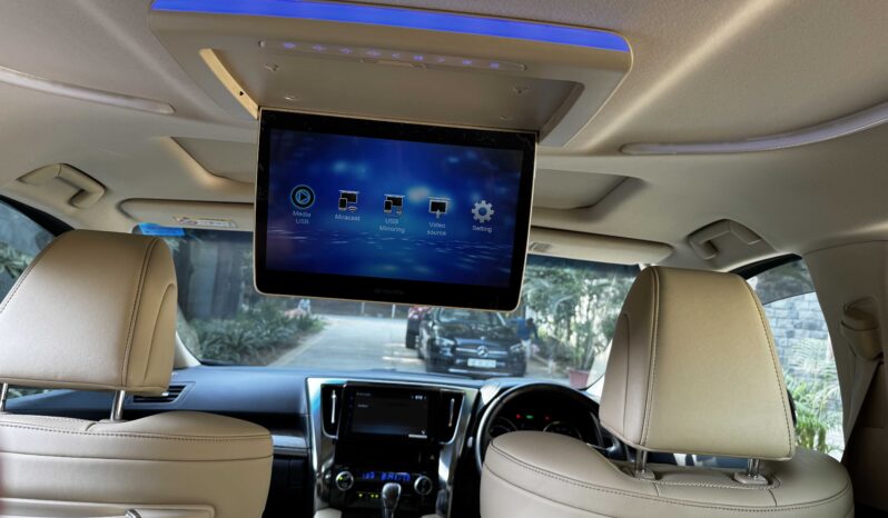 Toyota Vellfire VIP Executive Lounge full