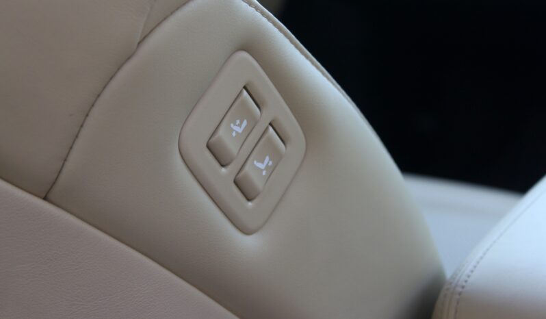 Toyota Vellfire Executive Lounge full