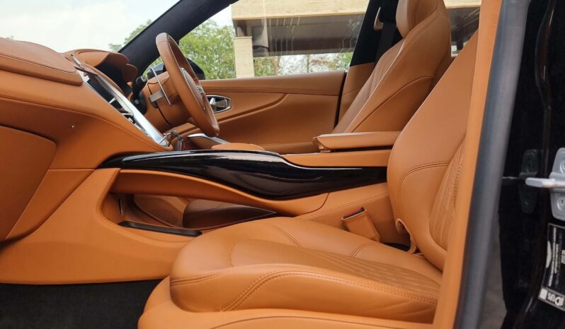 Aston Martin DBX full