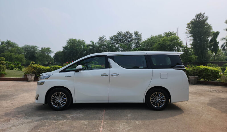 Toyota Vellfire Executive Lounge full