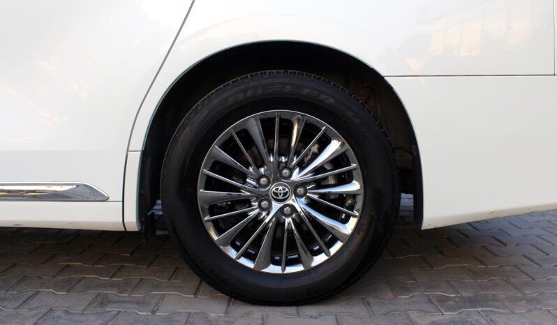 Toyota Vellfire Executive Lounge full